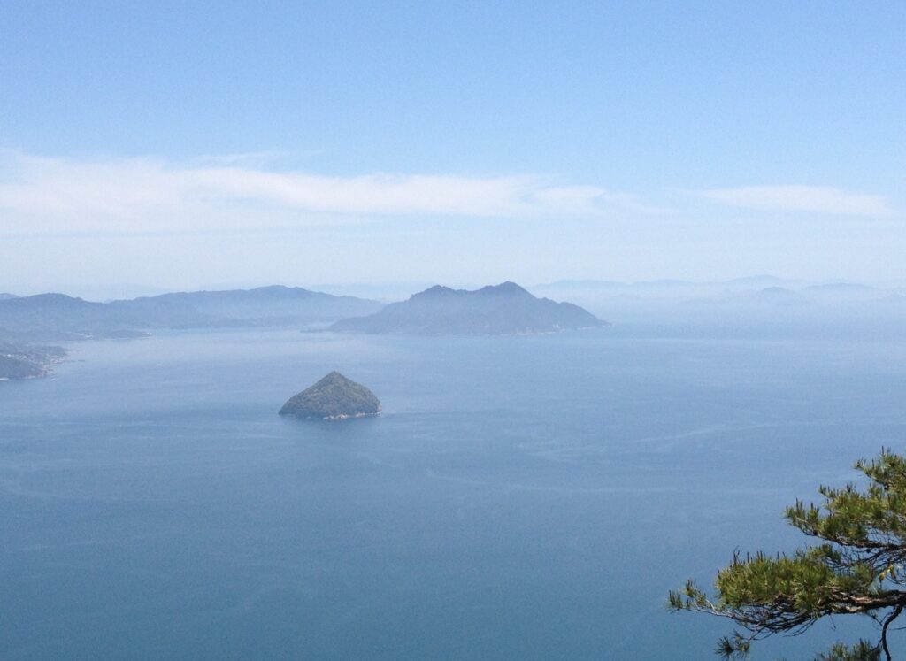 空青く　海蒼く　山碧く